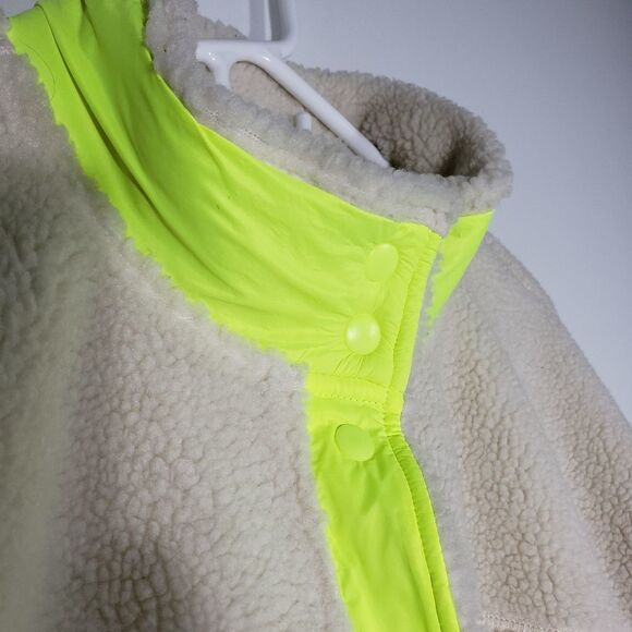 Old Navy Cozy Sherpa Snap-Front Flurry Crop Jacket Size Large - Picture 4 of 9